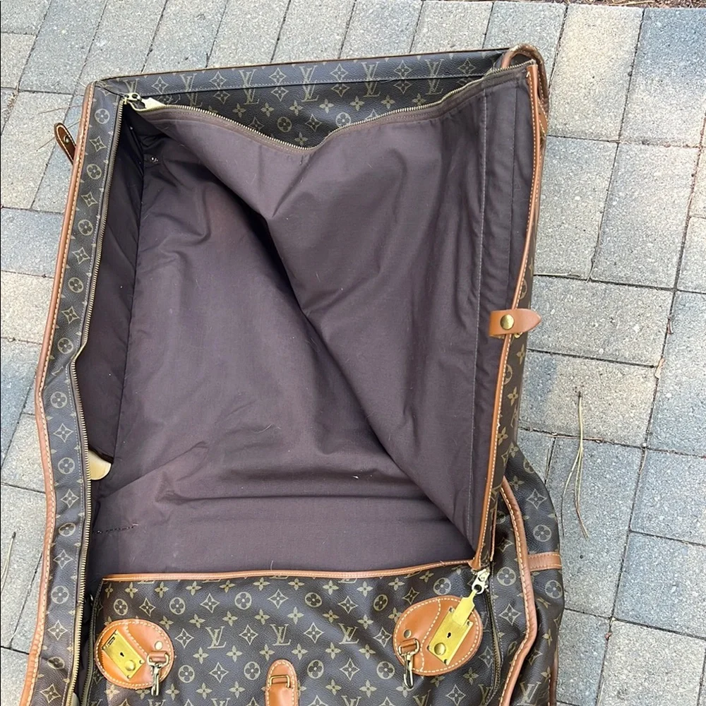 Louis Vuitton Brown Duffel Bag with Classic Design - Picture 10 of 12